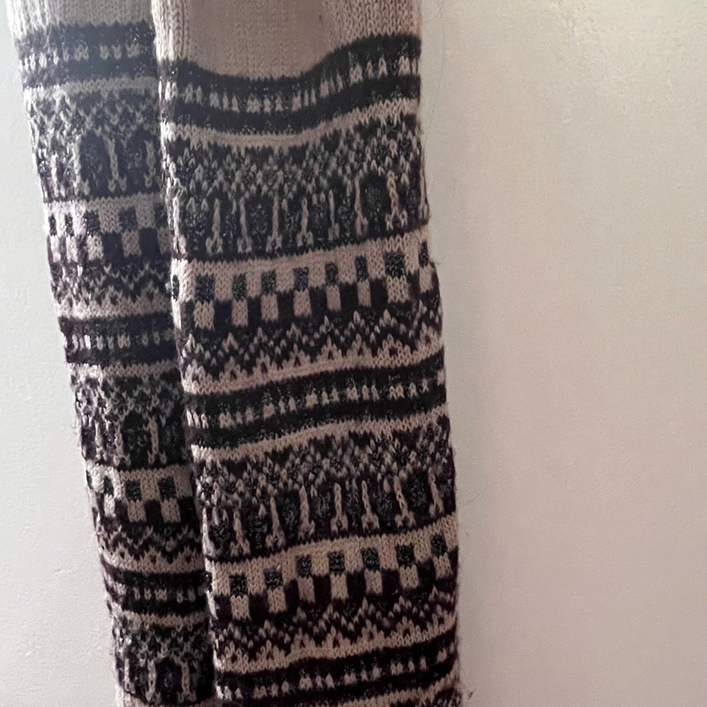 Dark Rose Patterned Scarf - Picture 2 of 3